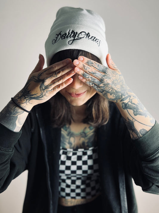 DailyChaos Beanie weiß