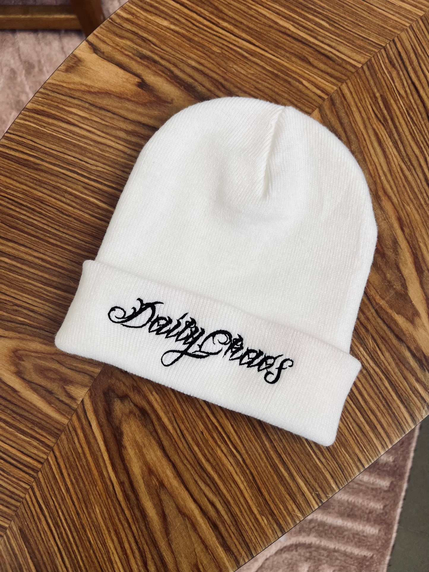 DailyChaos Beanie weiß